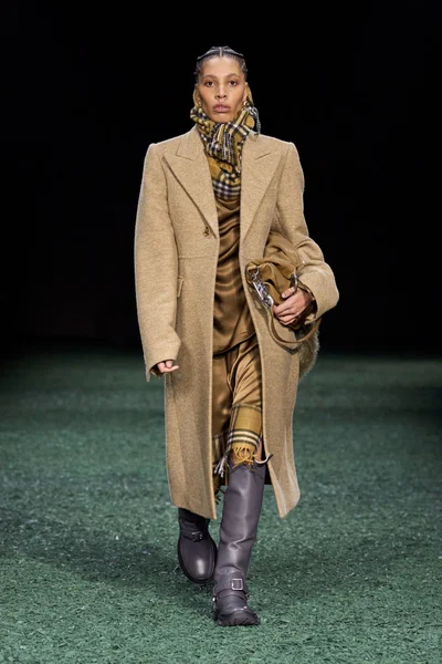 Look 32